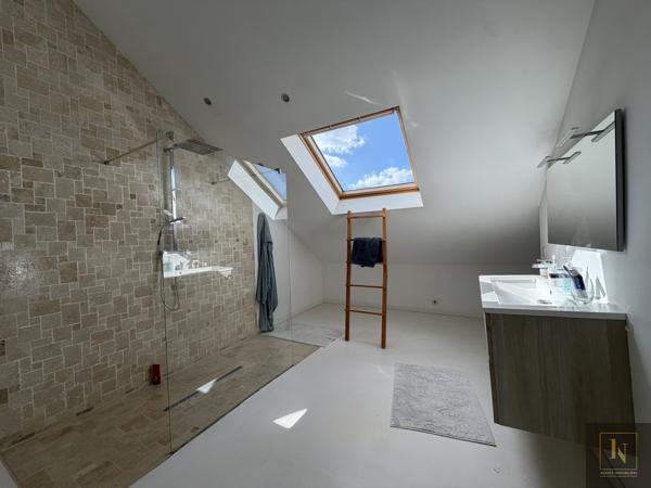 Maison 9 pièce(s) 5 chambre(s) 222.5 m²