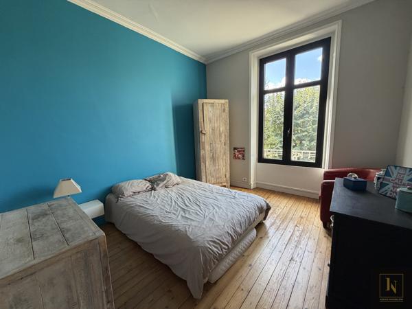 Maison 9 pièce(s) 5 chambre(s) 222.5 m²