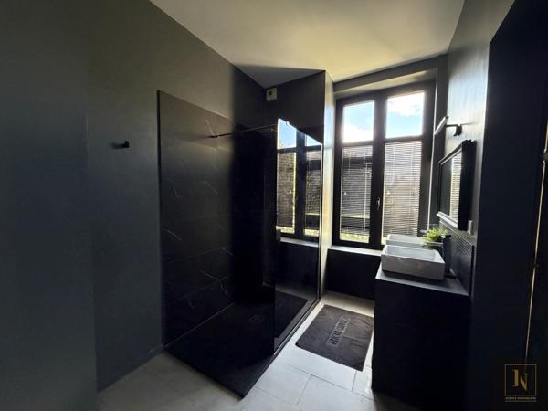 Maison 9 pièce(s) 5 chambre(s) 222.5 m²