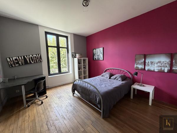 Maison 9 pièce(s) 5 chambre(s) 222.5 m²