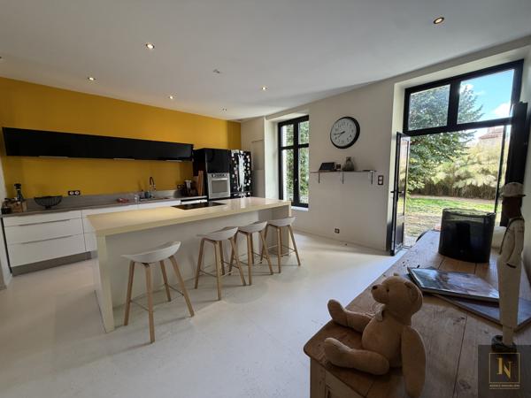 Maison 9 pièce(s) 5 chambre(s) 222.5 m²