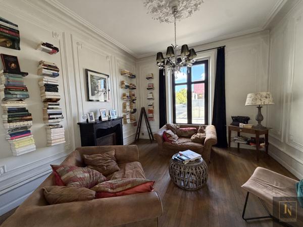 Maison 9 pièce(s) 5 chambre(s) 222.5 m²