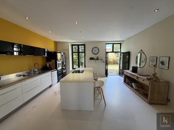 Maison 9 pièce(s) 5 chambre(s) 222.5 m²