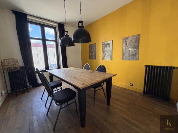 Maison 9 pièce(s) 5 chambre(s) 222.5 m²