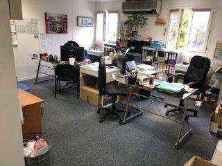 Neuilly sur Marne-Z.I.-Les Chanoux- Plateau à usage de bureaux