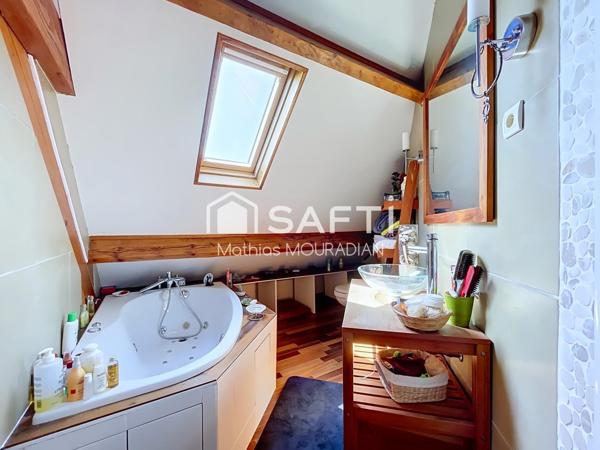 EXCLUSIVITÉ – Maison familiale de caractère – Séjour cathédrale – 155 m² – Jardin de 500 m² – À deux pas du Bois Notre-Dame
