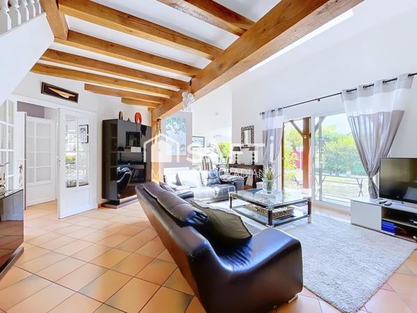 EXCLUSIVITÉ – Maison familiale de caractère – Séjour cathédrale – 155 m² – Jardin de 500 m² – À deux pas du Bois Notre-Dame