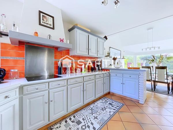 EXCLUSIVITÉ – Maison familiale de caractère – Séjour cathédrale – 155 m² – Jardin de 500 m² – À deux pas du Bois Notre-Dame