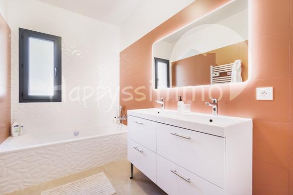 Maison
                                                                                                                                                                                                                                                                                                                        4 pièce(s)                                                                                                                                                                                                          3 chambre(s)                                                                                                                                                                                                          117  m²