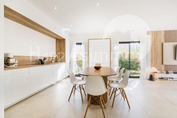 Maison
                                                                                                                                                                                                                                                                                                                        4 pièce(s)                                                                                                                                                                                                          3 chambre(s)                                                                                                                                                                                                          117  m²