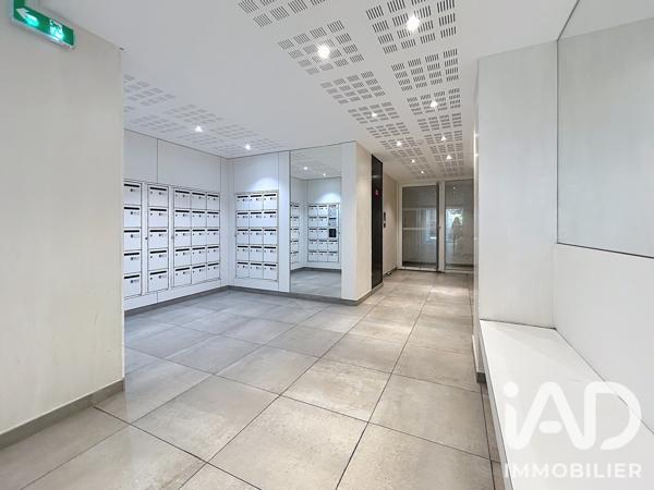 Location appartement 2 pièces 50 m² Paris 18