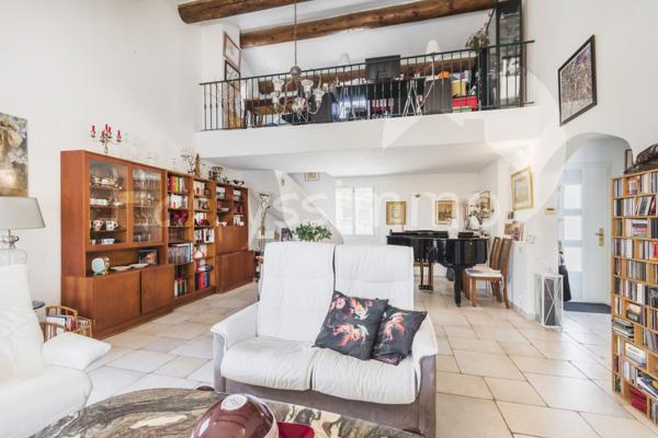 Maison
                                                                                                                                                                                                                                                                                                                        6 pièce(s)                                                                                                                                                                                                          4 chambre(s)                                                                                                                                                                                                          149.63  m²