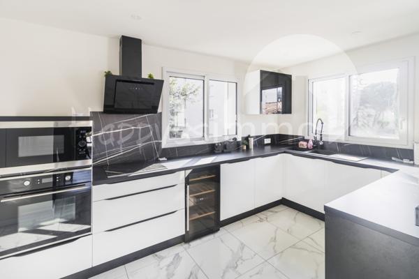 Maison
                                                                                                                                                                                                                                                                                                                        7 pièce(s)                                                                                                                                                                                                          4 chambre(s)                                                                                                                                                                                                          160  m²