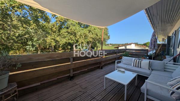 Appartement meublé avec terrasse et balcon et jardin.