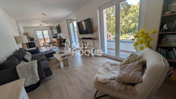 Appartement meublé avec terrasse et balcon et jardin.