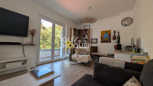 Appartement meublé avec terrasse et balcon et jardin.