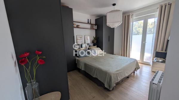 Appartement meublé avec terrasse et balcon et jardin.