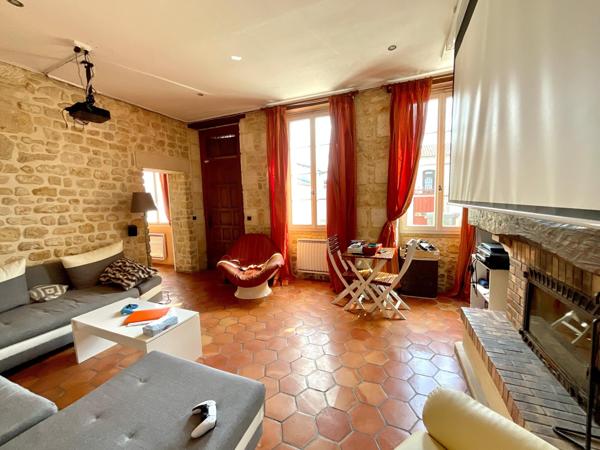 Maison familiale 310m2 avec piscine et garages, proximité centre Lesparre