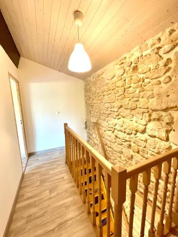 Maison familiale 310m2 avec piscine et garages, proximité centre Lesparre