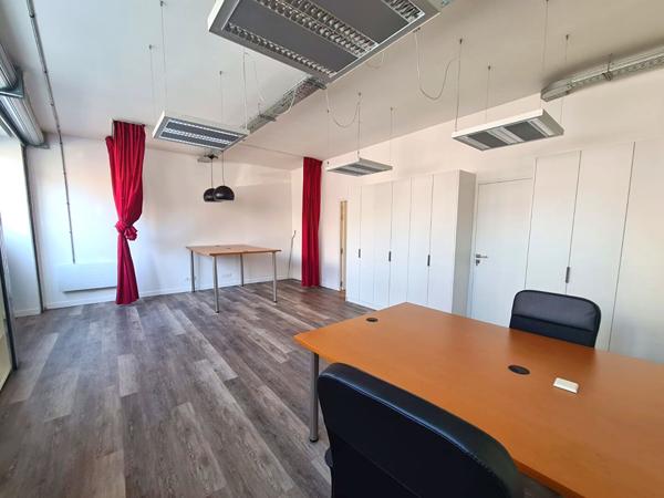 Local professionnel 62 m² - Ivry-sur-Seine