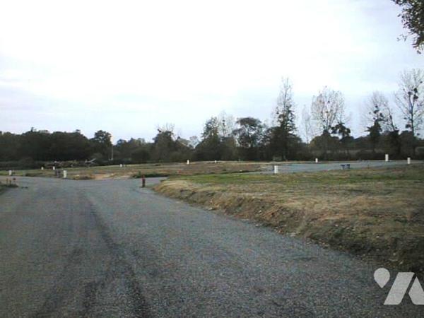 Vente terrain à bâtir à Louailles