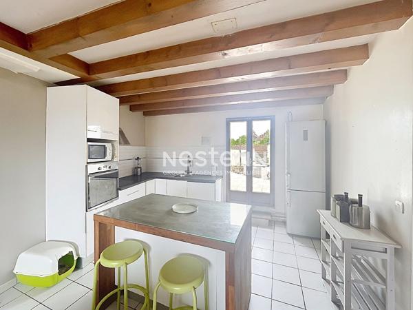 Saint-Fargeau Village - Duplex  2 chambres avec terrasse et place de parking privative - Proches commerces, gare RER D, écoles