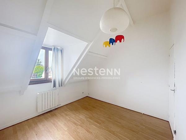 Saint-Fargeau Village - Duplex  2 chambres avec terrasse et place de parking privative - Proches commerces, gare RER D, écoles