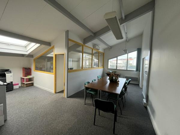 A LOUER BUREAUX DE 128M2 NIORT BORDURE AVENUE DE PARIS