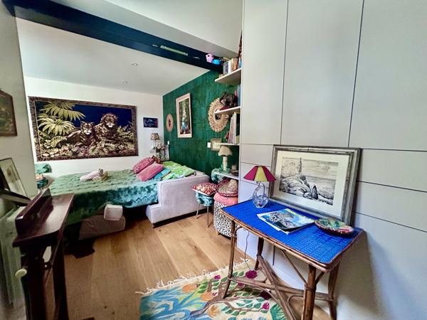 bdx centre,duplex, traversant,calme,lumieux,terrasse