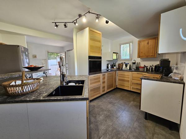 Apt (84400) Apt en Luberon, belle maison de plain pied avec piscine et jardin