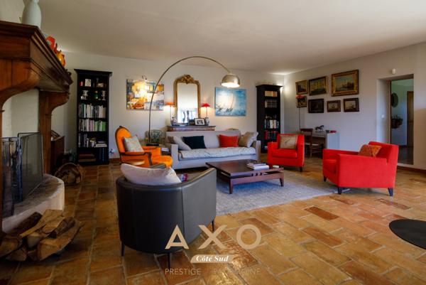 GÉNÉRAC - MAISON DE CARACTÈRE  10 PIÈCES  290 M²  PISCINE - TERRAIN 650 M² CLOS - 1 060 000 