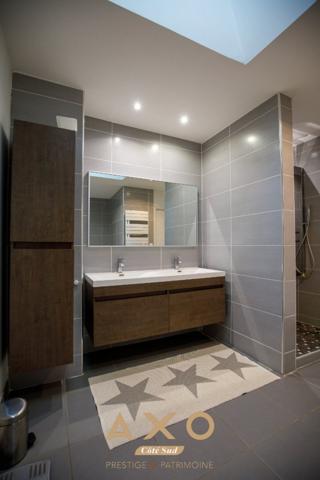 GÉNÉRAC - MAISON DE CARACTÈRE  10 PIÈCES  290 M²  PISCINE - TERRAIN 650 M² CLOS - 1 060 000 