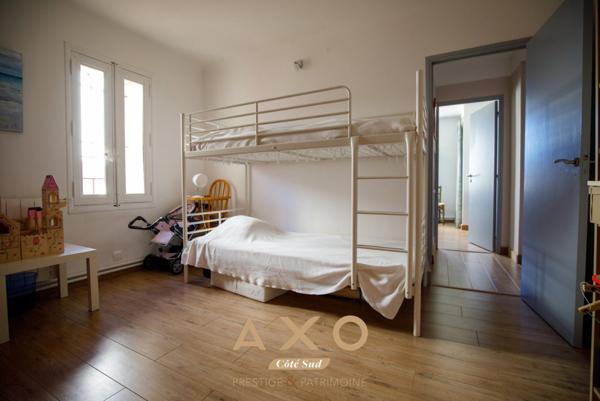 GÉNÉRAC - MAISON DE CARACTÈRE  10 PIÈCES  290 M²  PISCINE - TERRAIN 650 M² CLOS - 1 060 000 