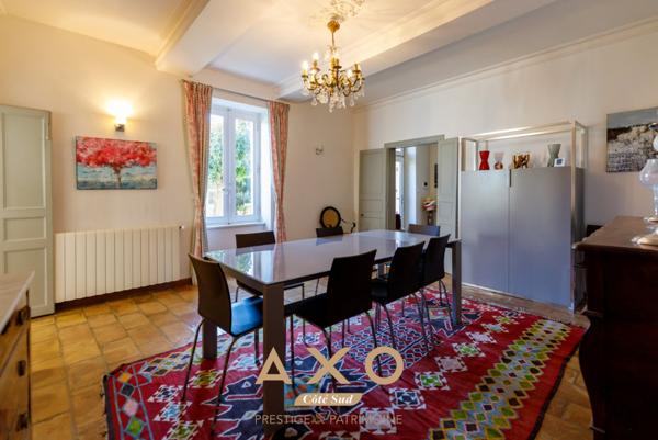 GÉNÉRAC - MAISON DE CARACTÈRE  10 PIÈCES  290 M²  PISCINE - TERRAIN 650 M² CLOS - 1 060 000 