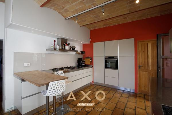 GÉNÉRAC - MAISON DE CARACTÈRE  10 PIÈCES  290 M²  PISCINE - TERRAIN 650 M² CLOS - 1 060 000 