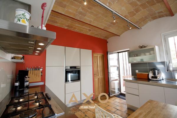 GÉNÉRAC - MAISON DE CARACTÈRE  10 PIÈCES  290 M²  PISCINE - TERRAIN 650 M² CLOS - 1 060 000 