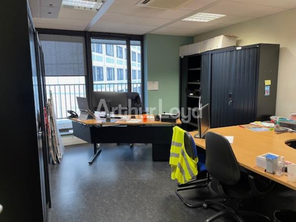 Bureaux à louer à Tourcoing - Immeuble ERP 5, climatisé avec terrasse et jardin privatif