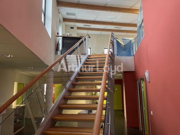 Bureaux à louer à Tourcoing - Immeuble ERP 5, climatisé avec terrasse et jardin privatif
