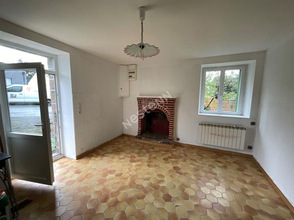 A 2 pas de Ragon, dans un hameau, En VENTE Longère 3 chambres de 95m2 à rénover, jardin !