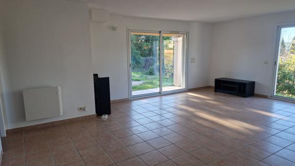 Lorgues (83510) Maison 5 pièces 3 chambres, avec garage dans le village...