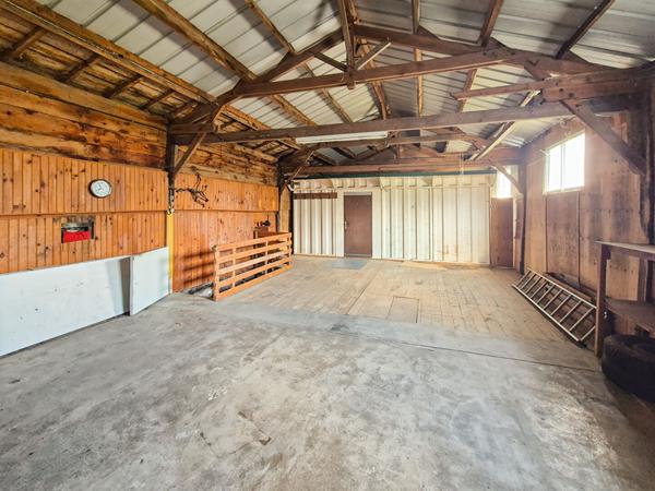 Authentique maison en pierres avec 200 m² de dépendances