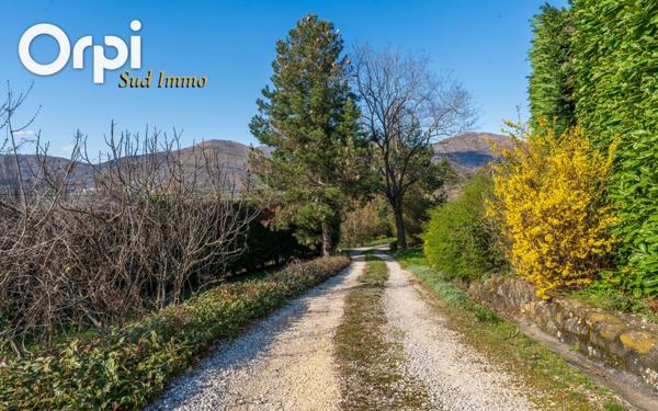 Maison à vendre    6 pièces •  Saint-Étienne-de-Boulogne