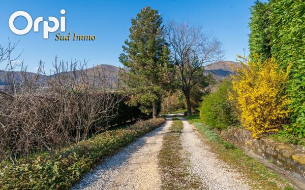 Maison à vendre    6 pièces •  Saint-Étienne-de-Boulogne