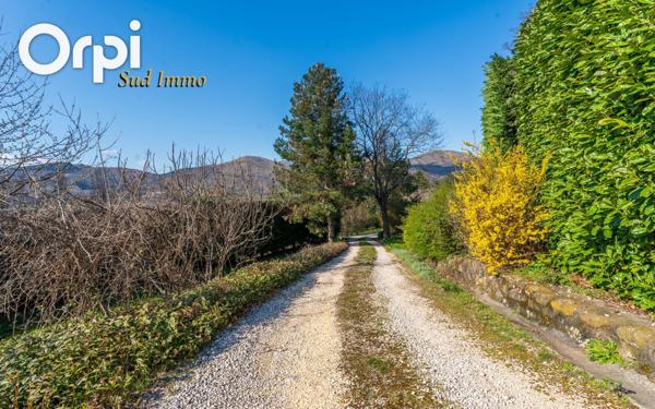 Maison à vendre    6 pièces •  Saint-Étienne-de-Boulogne