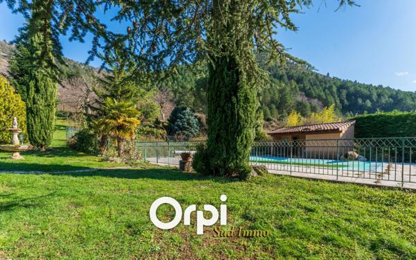 Maison à vendre    6 pièces •  Saint-Étienne-de-Boulogne