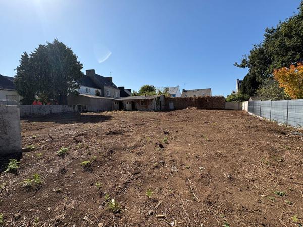 Terrain de 750m2 – Bourg de Plonéour Lanvern