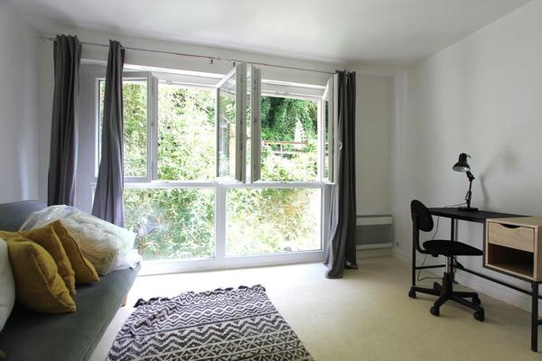 UN STUDIO MEUBLÉ AU CENTRE-VILLE DE QUIMPER. -