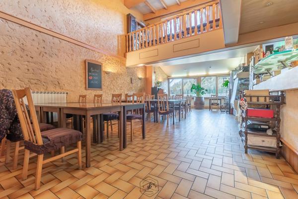 Immeuble alliant habitation et restaurant réputé