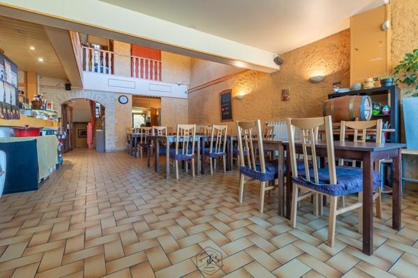 Immeuble alliant habitation et restaurant réputé