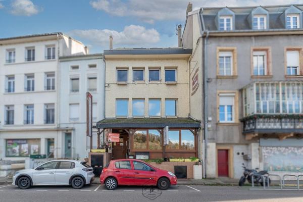 Immeuble alliant habitation et restaurant réputé